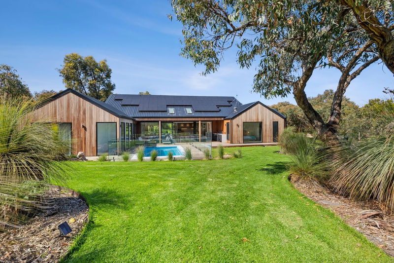 Moggs Luxury Escape