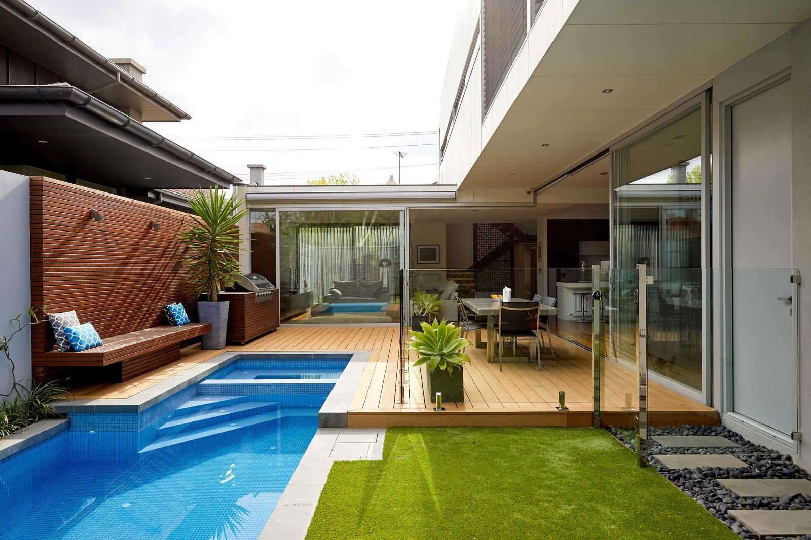 Mitford Elwood (Elwood Beach House)