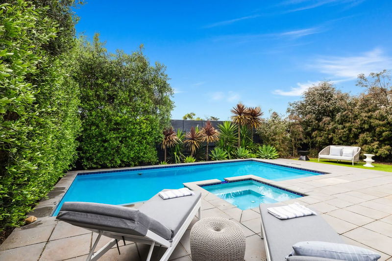 Sorrento Close Sorrento (Luxe with Pool & Spa)