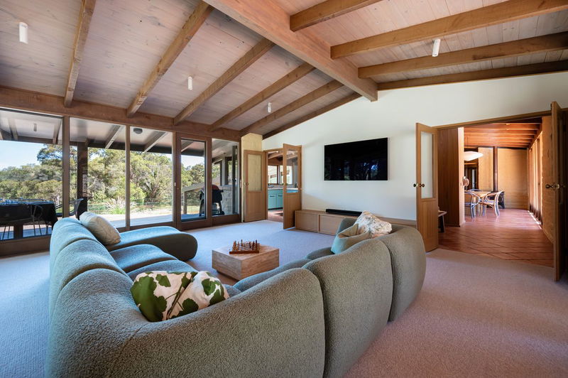 Point Leo Red Hill South (Rural Luxe with Pool)