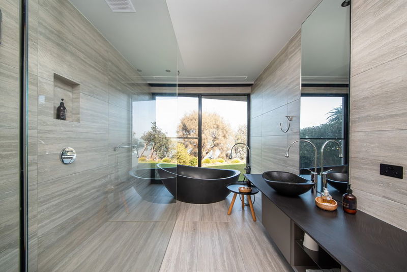 Kelburn Somers (Clifftop Luxury with Pool & Sauna)