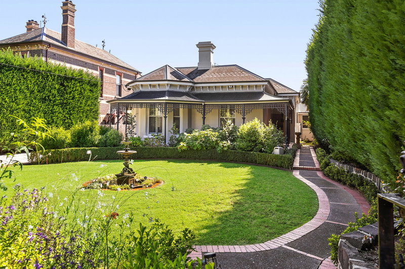 Lisson Hawthorn (Heated Pool + Greenhouse)