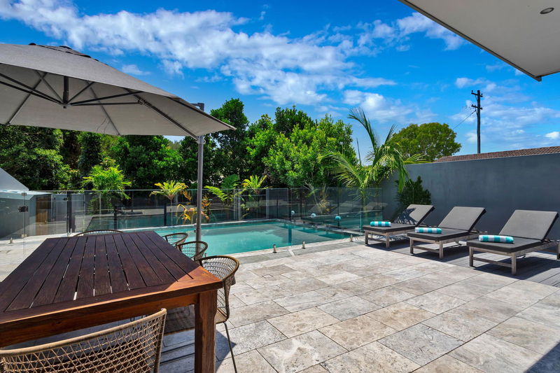 Stonecutters 2 - in the heart of town