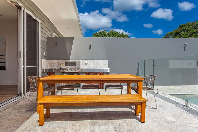 Stonecutters 2 - in the heart of town