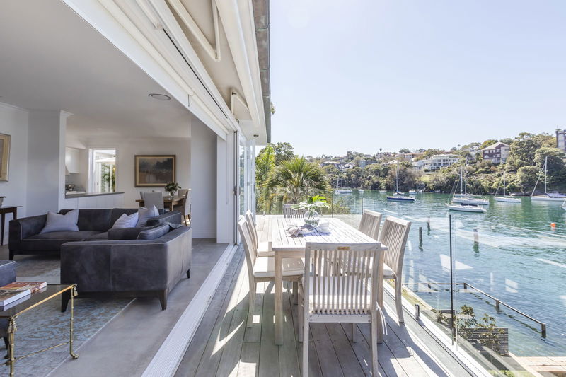 The Boat House (Walk to Beach)