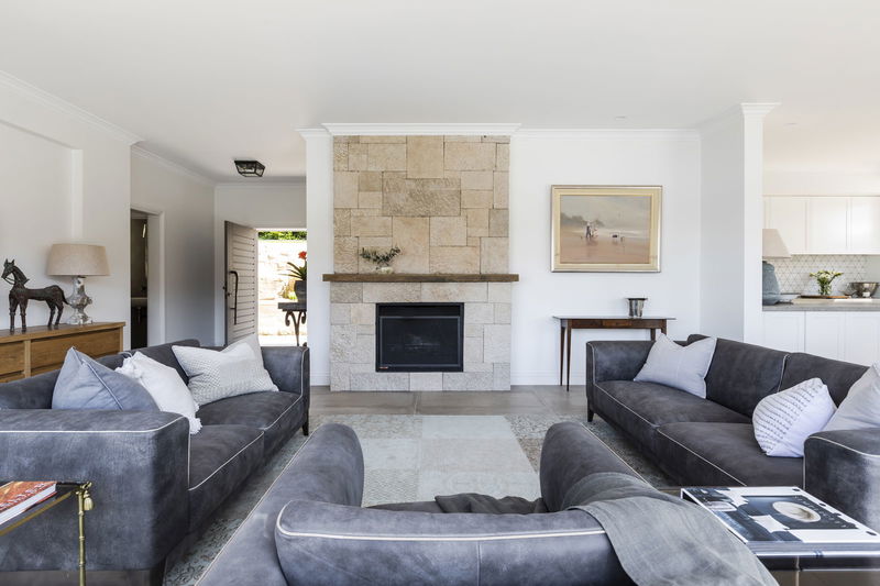 The Boat House (Walk to Beach)