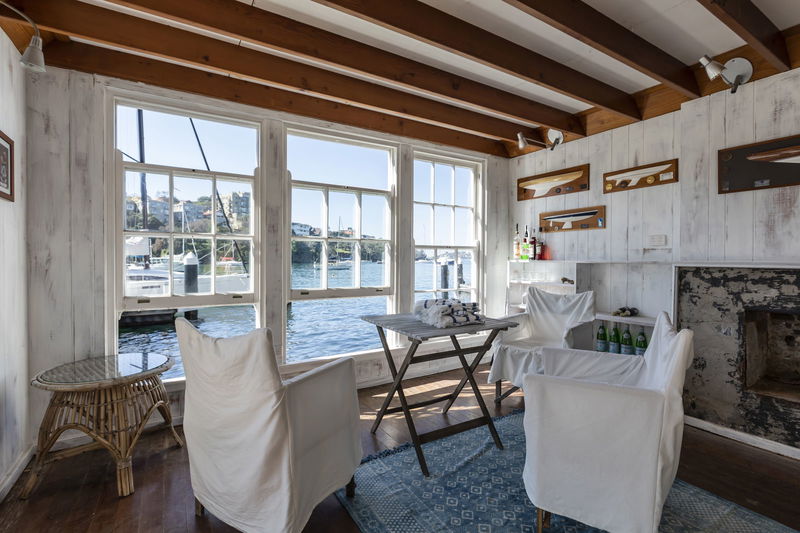 The Boat House (Walk to Beach)