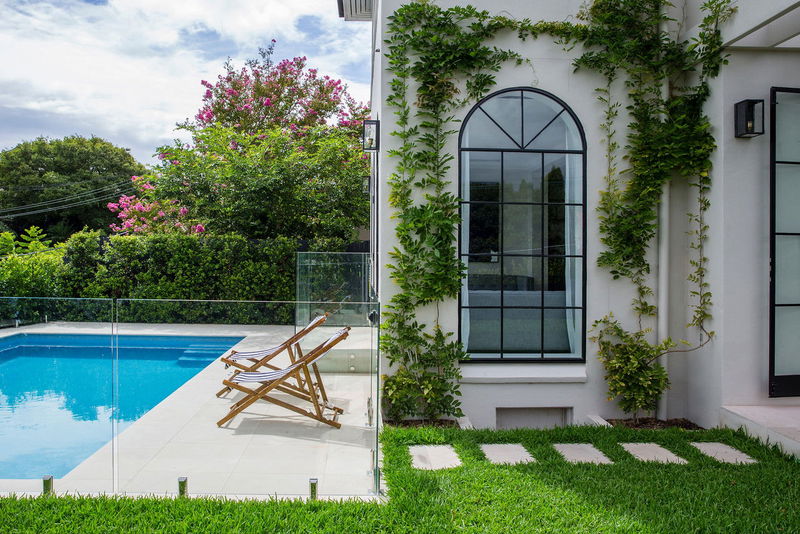 Kambala (Heated pool with view)