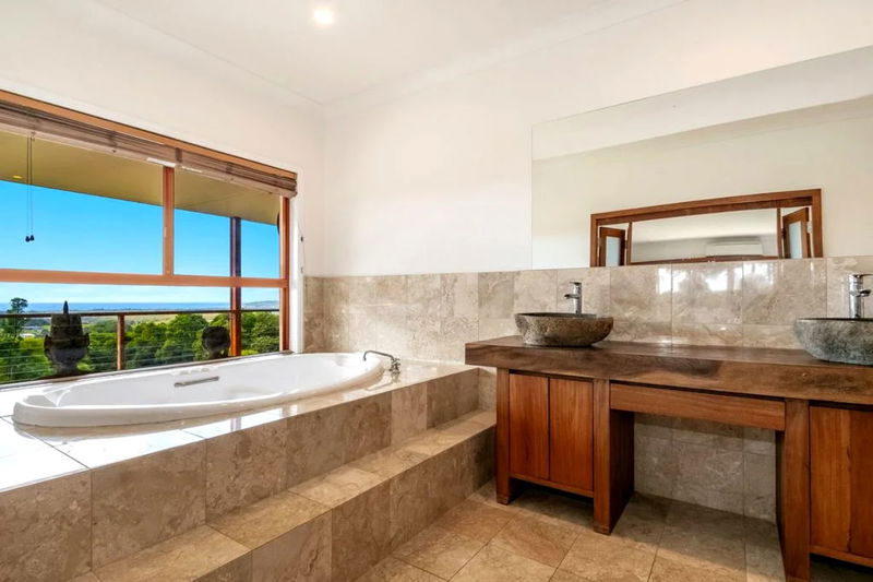 Samkara - with ocean view & heated pool