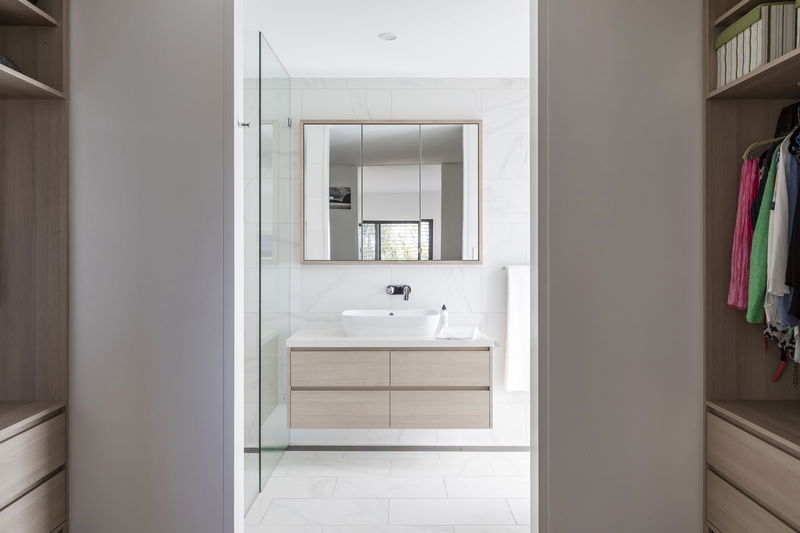 Clovelly Pool Escape (Walk to the beach)