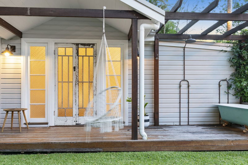 Costa Rica in Byron (Walk to the beach)