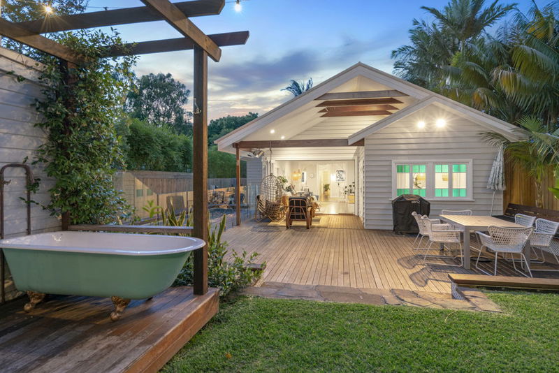 Costa Rica in Byron (Walk to the beach)