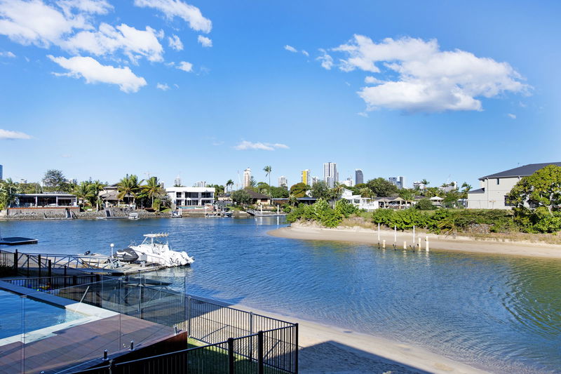 Monaco Broadbeach Waters (Heated Pool/5 Bed/4.5 Bath/Cinema Room)