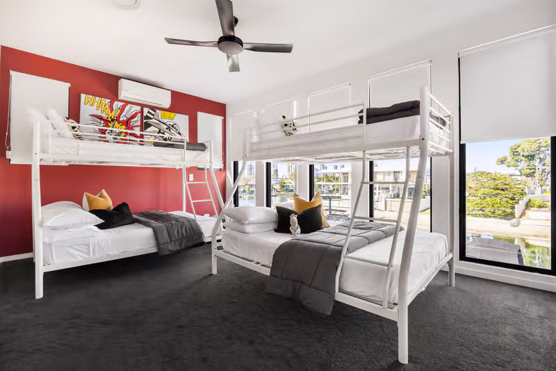 Monaco Broadbeach Waters (Heated Pool/5 Bed/4.5 Bath/Cinema Room)