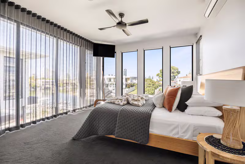 Monaco Broadbeach Waters (Heated Pool/5 Bed/4.5 Bath/Cinema Room)