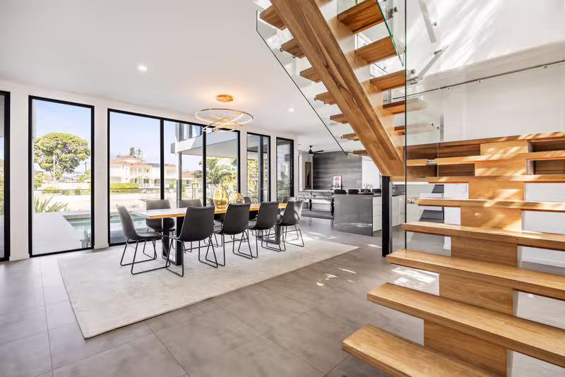 Monaco Broadbeach Waters (Heated Pool/5 Bed/4.5 Bath/Cinema Room)